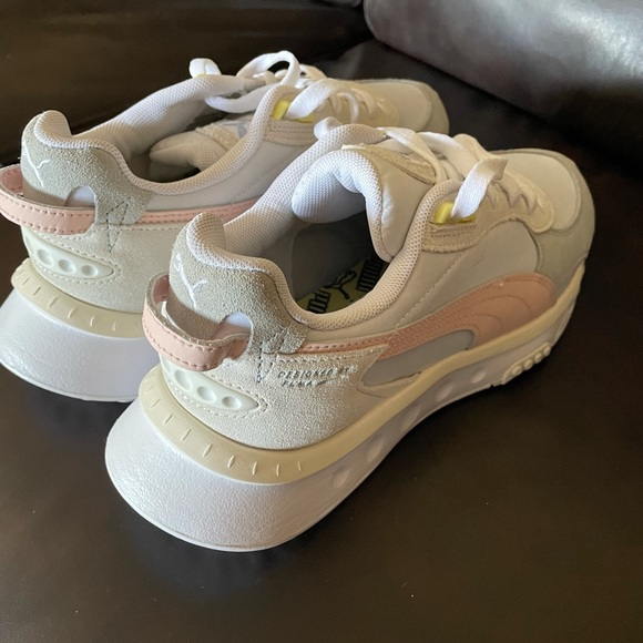 Puma Women Sneakers - Picture 5 of 7